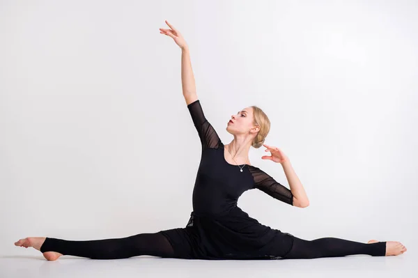Gymnastik Weibliche Akrobatin Der Rückenbeuge Pose Gymnastikmädchen Starke Flexible Körper — Stockfoto
