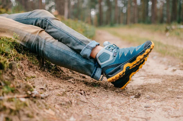 Male Legs Wearing Sportive Hiking Shoes Mens Legs Trekking Boots — Stock Photo, Image