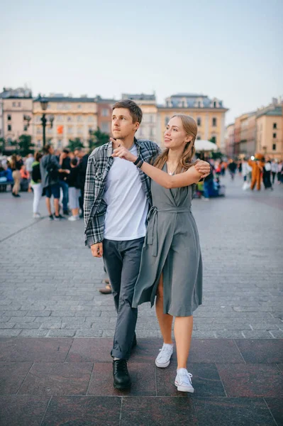 Glückliches Liebespaar Lächelnd Auf Dem Hauptplatz Krakau Krakau — Stockfoto