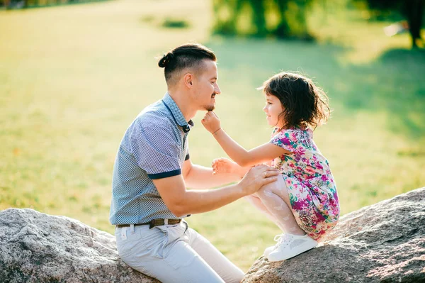 Dad Daughter Summer Outdoor Activity Loving Father Playing His Cheerful — Stock Photo, Image