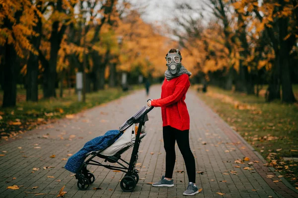 Beautiful Tall Woman Red Jacket Black Pants Gas Mask Her — Stock Photo, Image