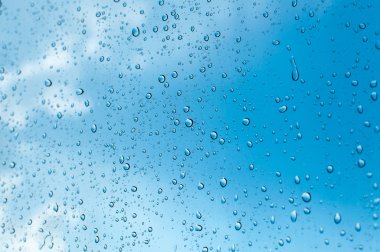 Arkaplan serisi: Mavi gökyüzüne karşı penceredeki dublörler