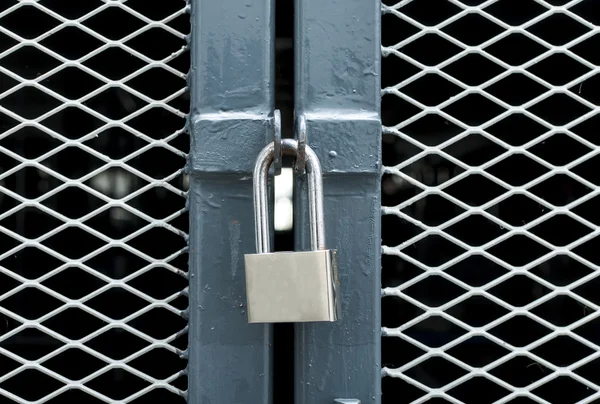 Closeup of locked fence — Stock Photo, Image