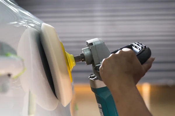 Araba serisi ayrıntılı: parlatma beyaz araba