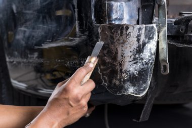 Otomobil tamir serisi: Araba boyası kazıma