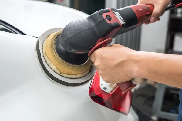 Araba serisi ayrıntılı: parlatma beyaz araba