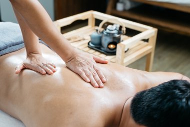 Serisi masaj: sırt ve omuz masajı