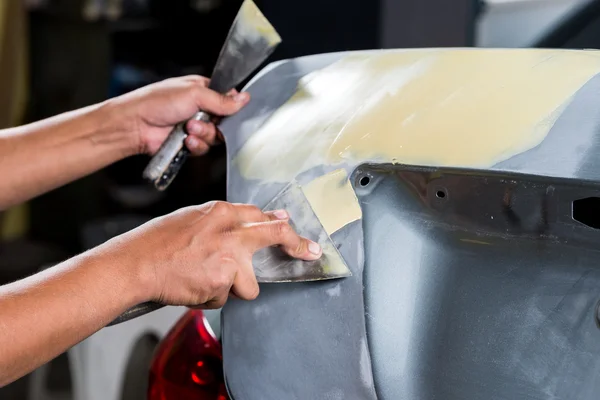 Otomatik vücut onarım serisi: Macun üzerine çalışma