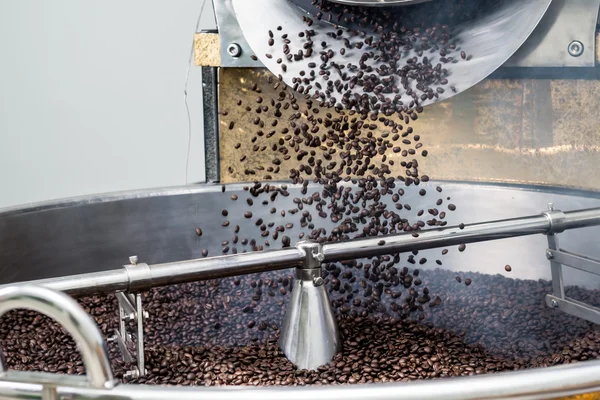 Coffee series : Coffee beans falling from roasting machine — Stock Photo, Image