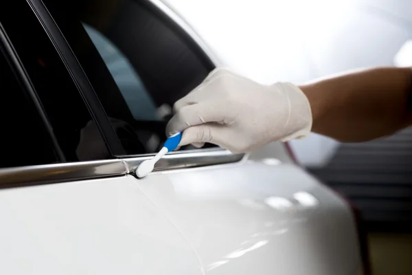 Auto-Detailserie: Weißes Auto putzen — Stockfoto