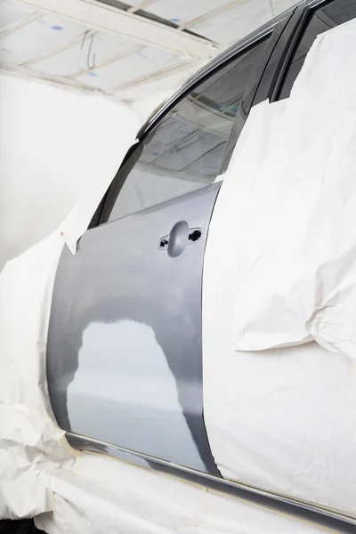 Auto naprawy ciała: maskowania przed malowania — Zdjęcie stockowe