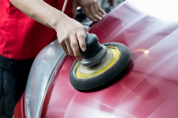 Série de detalhes do carro: Polimento carro vermelho — Fotografia de Stock