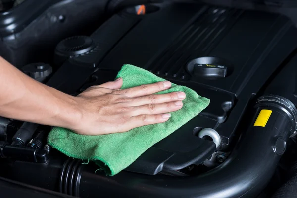 Kocsi részletezte sorozat: autó-motor tisztítása — Stock Fotó