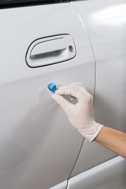 Bakım serisi: El kaplaması beyaz araba boyasının kapatılması