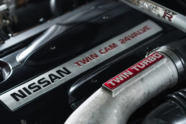 BANGKOK, TAILANDIA - 10 DE ABRIL DE 2016: RB26DETT Motor Twin turbo en el modelo Nissan skyline R33 GTR 1996. Novena generación del horizonte de Nissan . —  Fotos de Stock