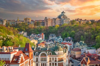 Ukrayna 'nın başkenti Kyiv' in merkezindeki Vozdvizhenka yerleşim yerlerine bakın.