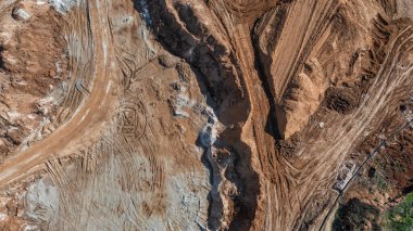 Kum ocağına hava görüntüsü, soyut toprak desenleri