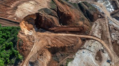 Kum ocağına hava görüntüsü, soyut toprak desenleri