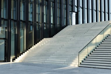 Boş geniş merdiven, mimari arkaplan