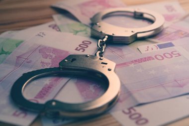 Para ve kelepçe rüşveti