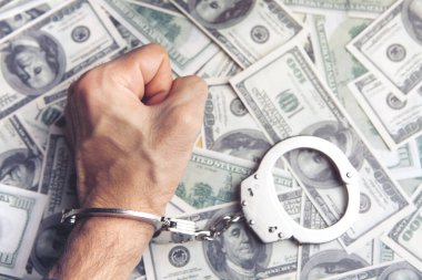 Para ve kelepçe rüşveti