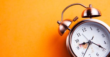 Alarm saatini zilli geri döndür