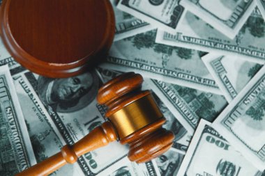 Yargıç Tokmak, iş, finans, yolsuzluk, para, mali suçlar için dolar