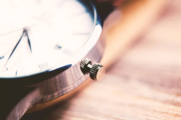 Elegante Primer Plano Del Reloj Pulsera Oscuridad —  Fotos de Stock