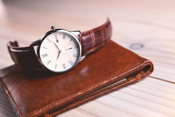 Brieftasche Mit Uhr Und Kopierraum — Stockfoto