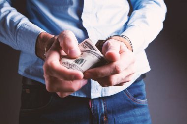 Para ve kelepçe rüşveti