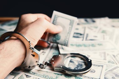 Para ve kelepçe rüşveti