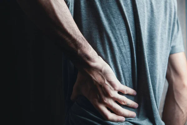 Hombre Que Sufre Dolor Espalda —  Fotos de Stock