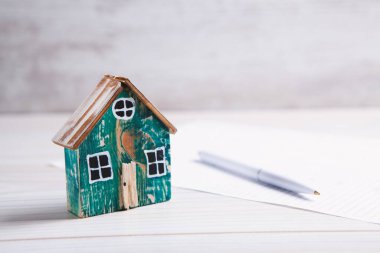 Yeni ev satın alma sözleşmesi. iş kavramı