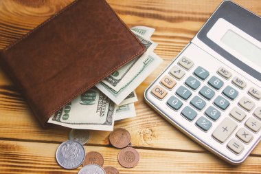 Kalemi yakın gözlük ve mali rapor - muhasebe kavramı