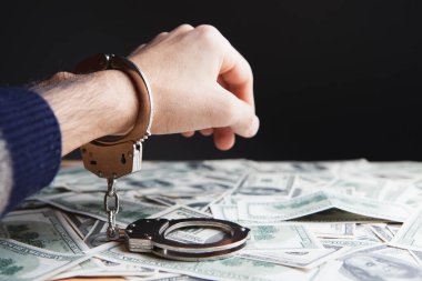 Para ve kelepçe rüşveti