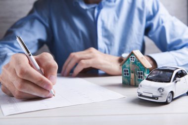 Yeni ev satın alma sözleşmesi. iş kavramı