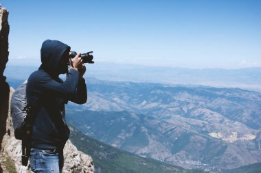 Dağda yürüyüş. Huzur içinde yat..
