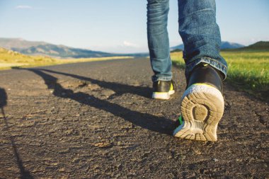 Bir insan yeni bir hayata başlamaya ve yeni bir hayata adım atmaya hazırdır..
