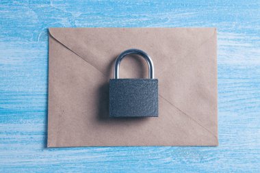 Güvenilir teslimat ile kilitlenin.