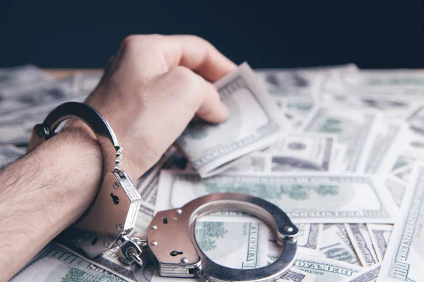 Para ve kelepçe rüşveti