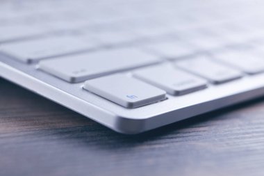 Modern bilgisayarda çalışan iş adamları