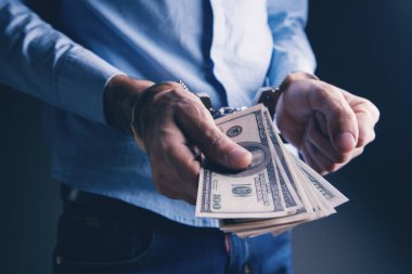 Para ve kelepçe rüşveti