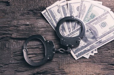 Para ve kelepçe rüşveti