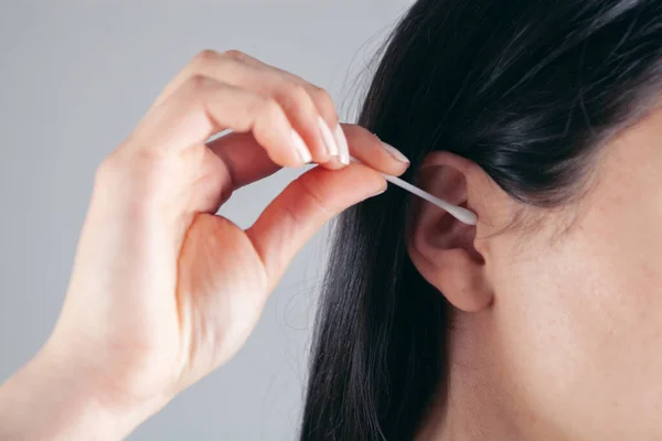 Girl Cleans Her Ears Stick — Stock Photo, Image