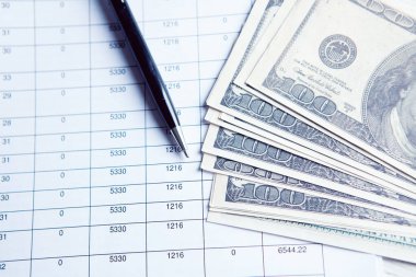 Hesap makinesini ve mali raporu kapat - muhasebe kavramı