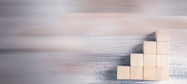 Merdiven kariyer yolu ve büyüme başarı süreci iş kavramı