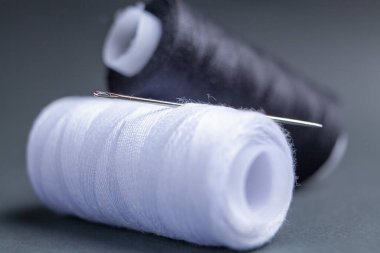 İğne ve dikiş ipliği