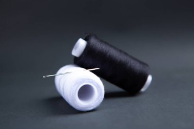 İğne ve dikiş ipliği