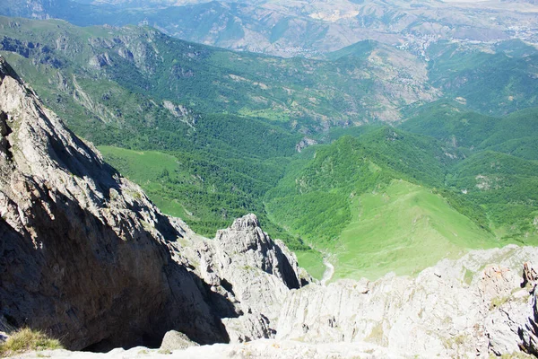 Vista Desde Montaña Través Las Rocas Bajo Cielo Azul —  Fotos de Stock