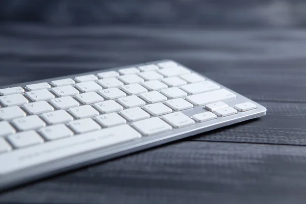 Clavier Blanc Sur Table — Photo